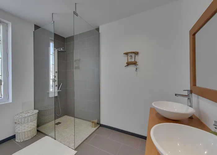 Maison Rénovée Avec Piscine, Jardin Clos Et Terrasse, à 5 Min De La Et Des Commerces - Fr-1-706-5 Сasa de vacaciones *