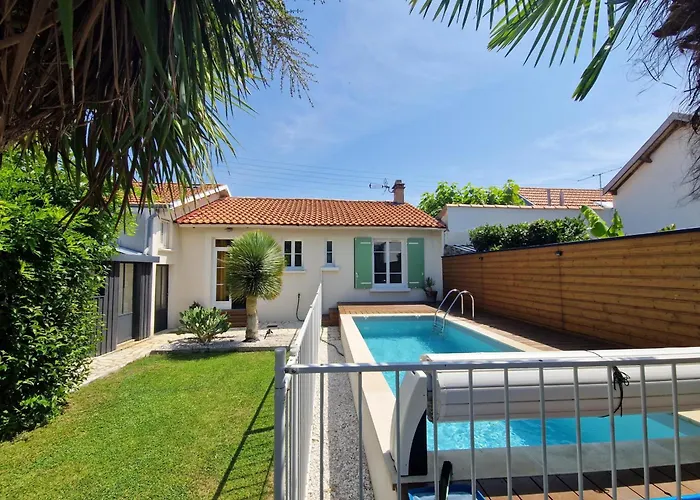 Сasa de vacaciones Maison Rénovée Avec Piscine, Jardin Clos Et Terrasse, à 5 Min De La Et Des Commerces - Fr-1-706-5 Châtelaillon-Plage