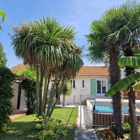 Maison Renovee Avec Piscine, Jardin Clos Et Terrasse, A 5 Min De La Et Des Commerces - Fr-1-706-5