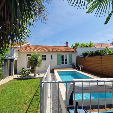 Сasa de vacaciones Maison Rénovée Avec Piscine, Jardin Clos Et Terrasse, à 5 Min De La Et Des Commerces - Fr-1-706-5 Châtelaillon-Plage